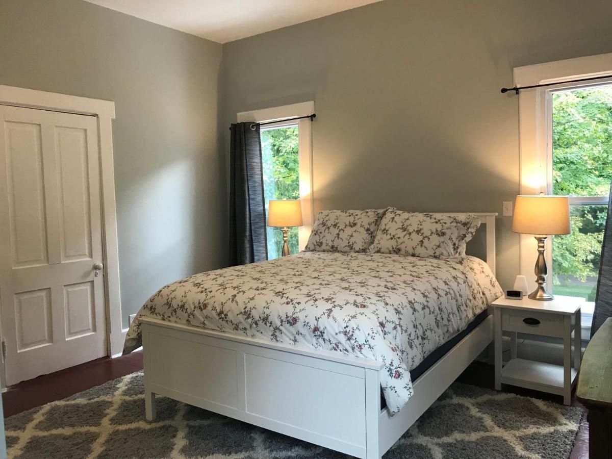 The Rogan House Bed & Breakfast Gambier Exterior photo